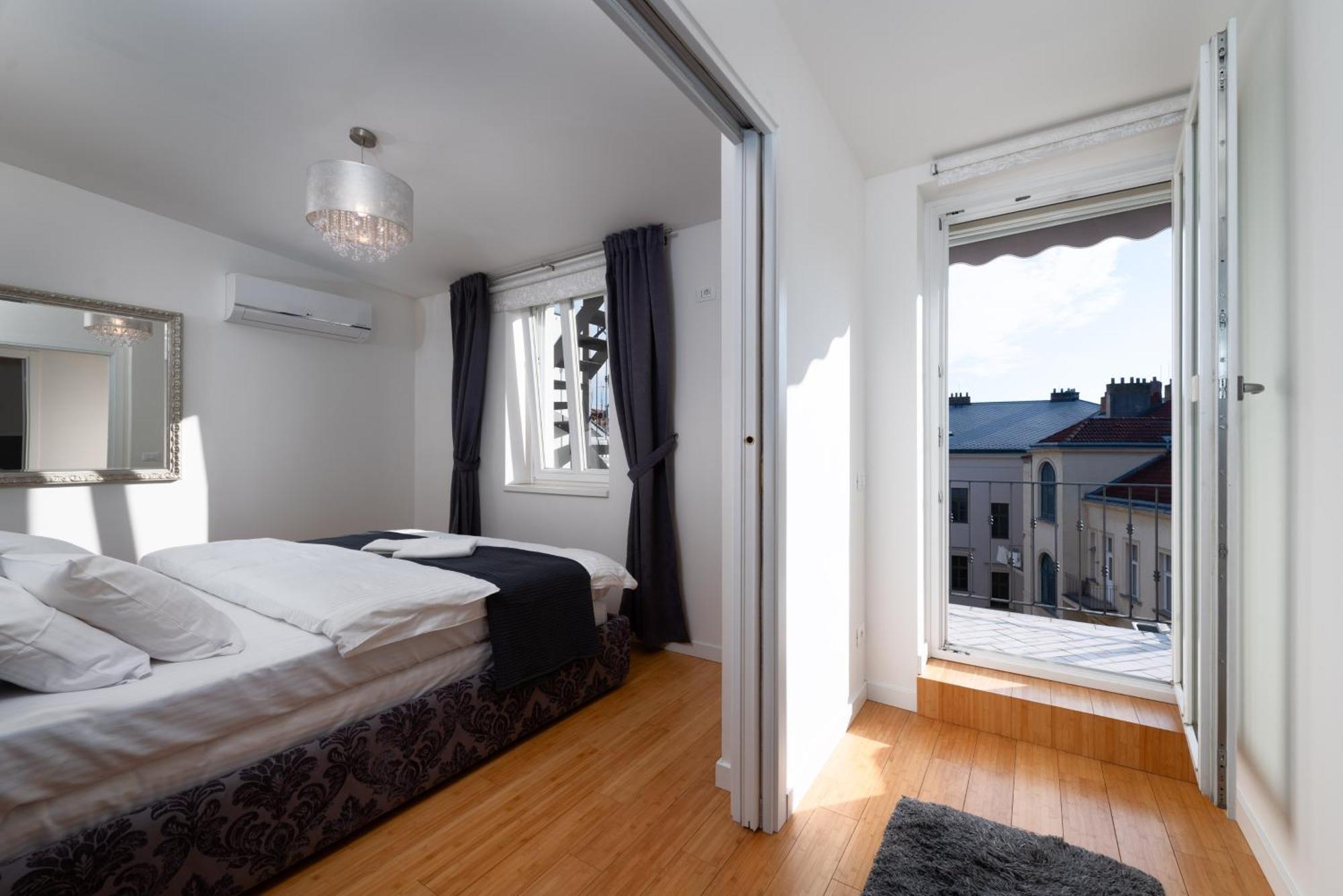 Two-Level Apart With A Terrace Near The Vltava River Praha Exteriér fotografie