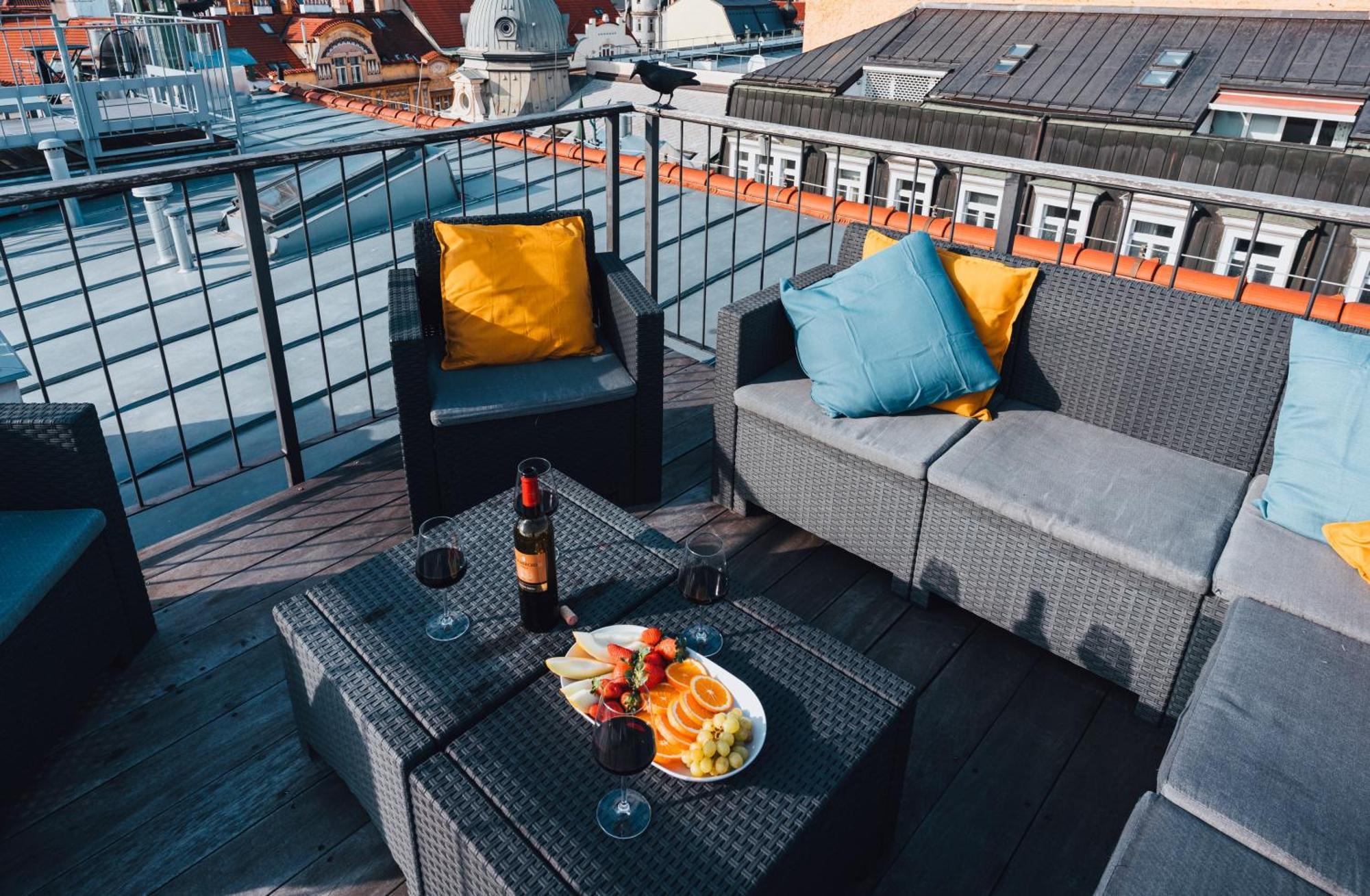 Two-Level Apart With A Terrace Near The Vltava River Praha Exteriér fotografie
